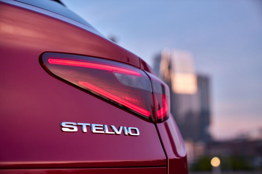 Логотип Alfa Romeo Stelvio Ti Sport (949) 2017 года  (NA) (фото 35 из 39)